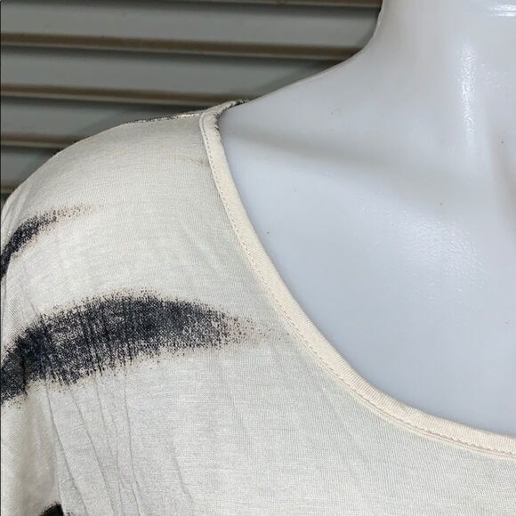 🛍️NWT Kenzie size small zebra print top - Picture 4 of 7